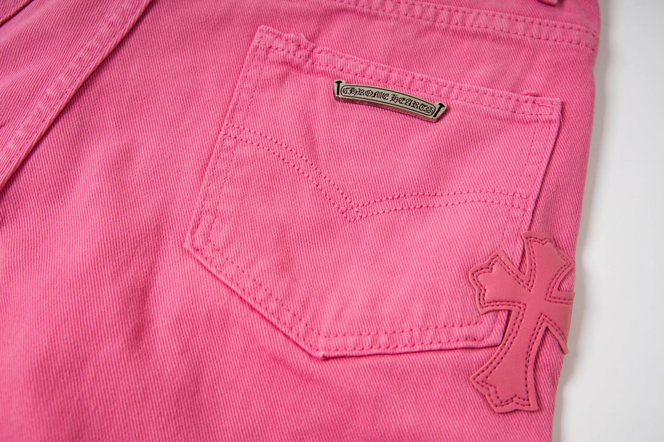 P270 💰 (Top version) CHROME HEARTS 25ss dopamine light pink cross leather washed jeans - Full of exploring the ultimate in fashion, Chrome Hearts' new Chrome Hearts pants not only present a unique style, the fresh ice blue looks particularly youthful and energetic. The mid-high waist design is paired with a lazy and casual style, which not only shows long legs but also maintains a casual feel. It is a must-have fashion choice for trendy men and trendy women. Color: Dopamine powder Size: 28-30-32-34 (corresponds to S-M-L-XL)